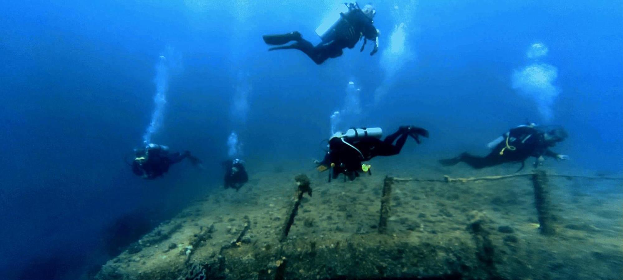 Bait Alaqaba Dive Center & *